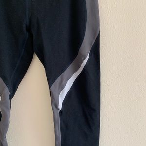 Fabletics Pants - Fabletics Leggings (Knee-Length) - black & gray Fabletics Pants - Fabletics Leggings (Knee-Length) - black & gray